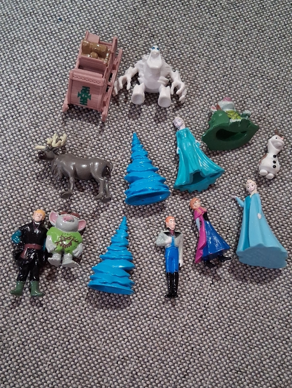 Disney Mini Figures Playset - Blue, Teal, Pink & Green Characters